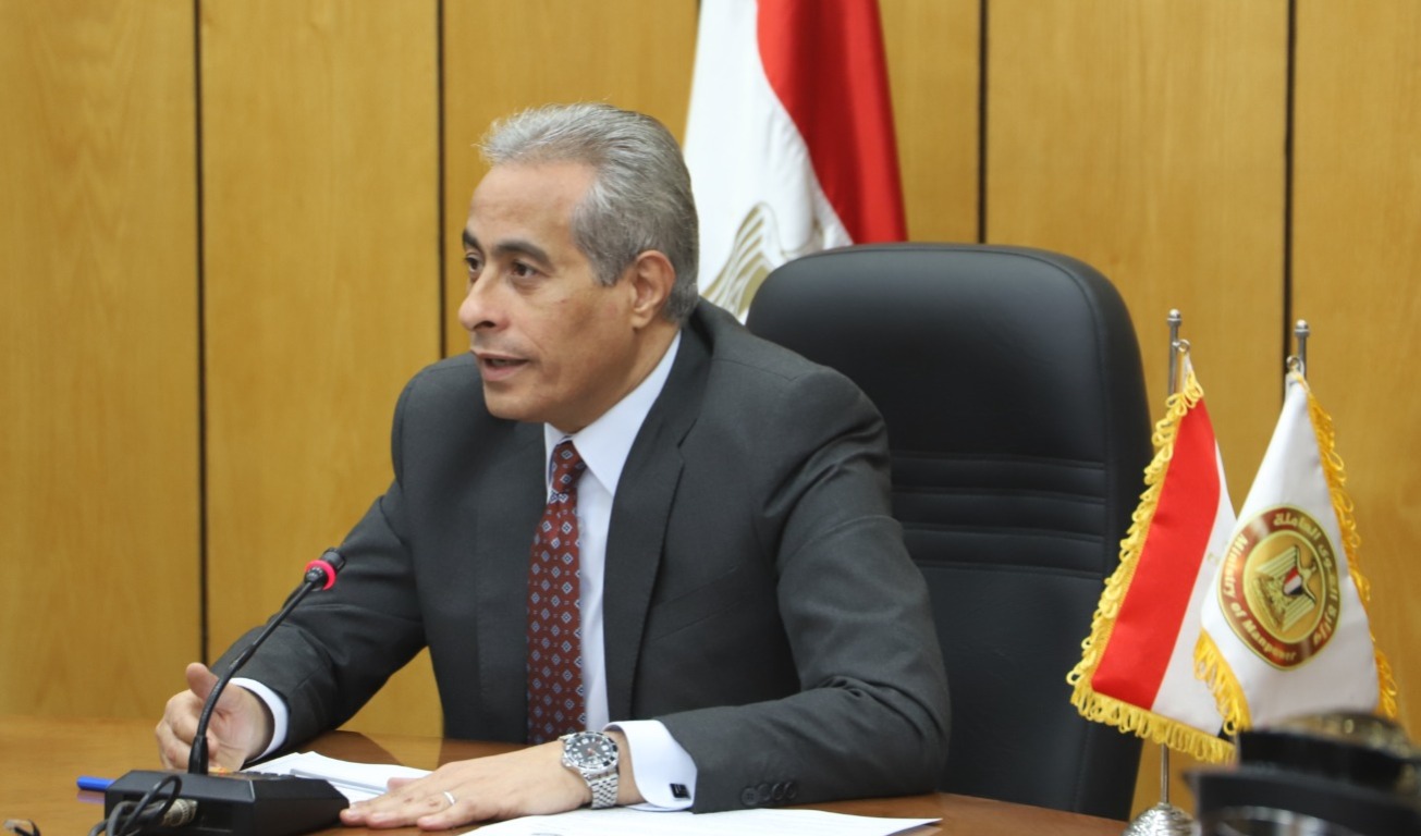 وزير القوى العامله 